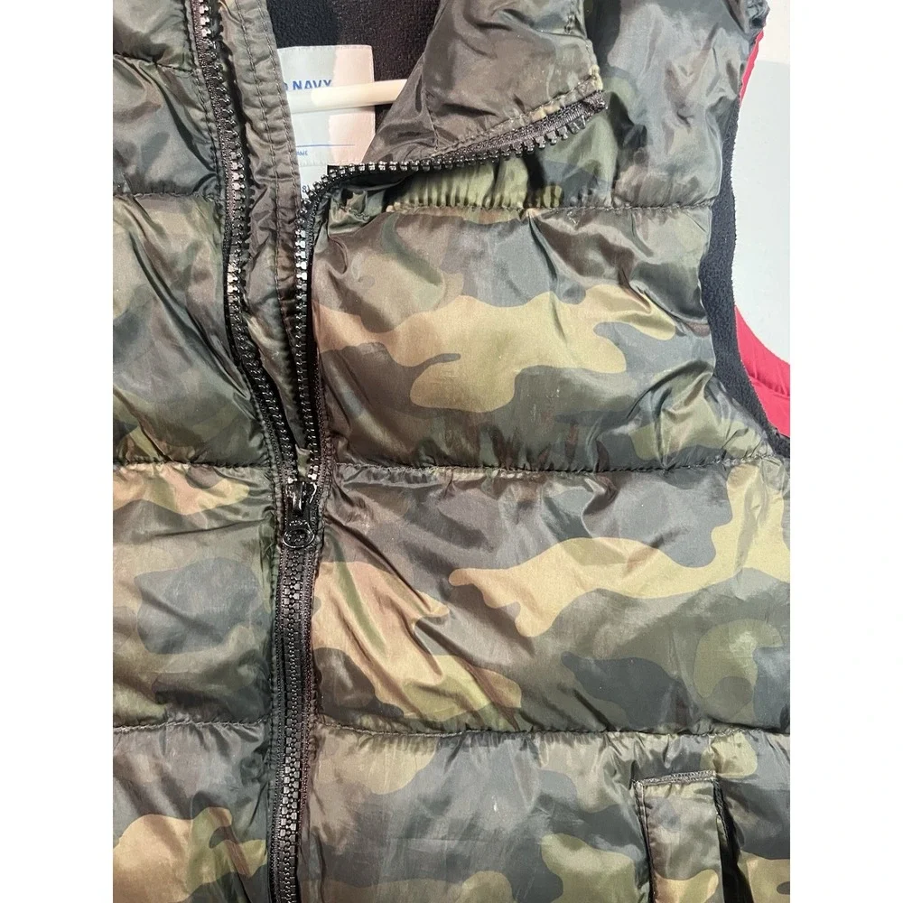2 Boy's Old Navy Black and  Camouflage Puffer Vest M 8 Youth Medium fleece lined